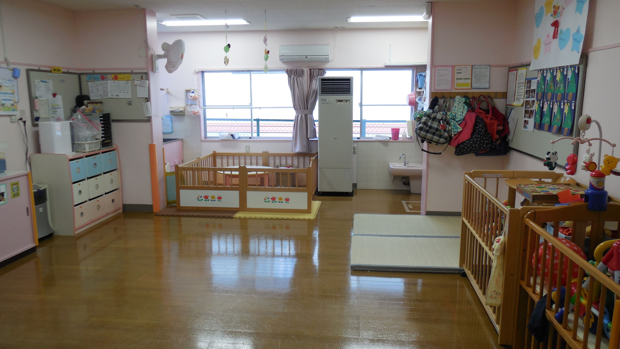 0才児童室　ひよこ